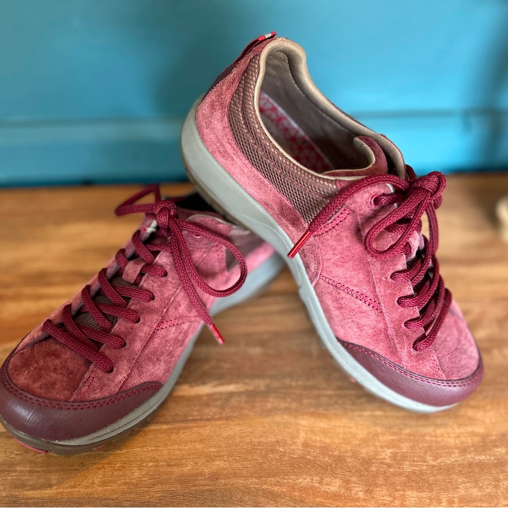 Dansko Women's Paisley Waterproof Mahogany Suede sneakers size 37